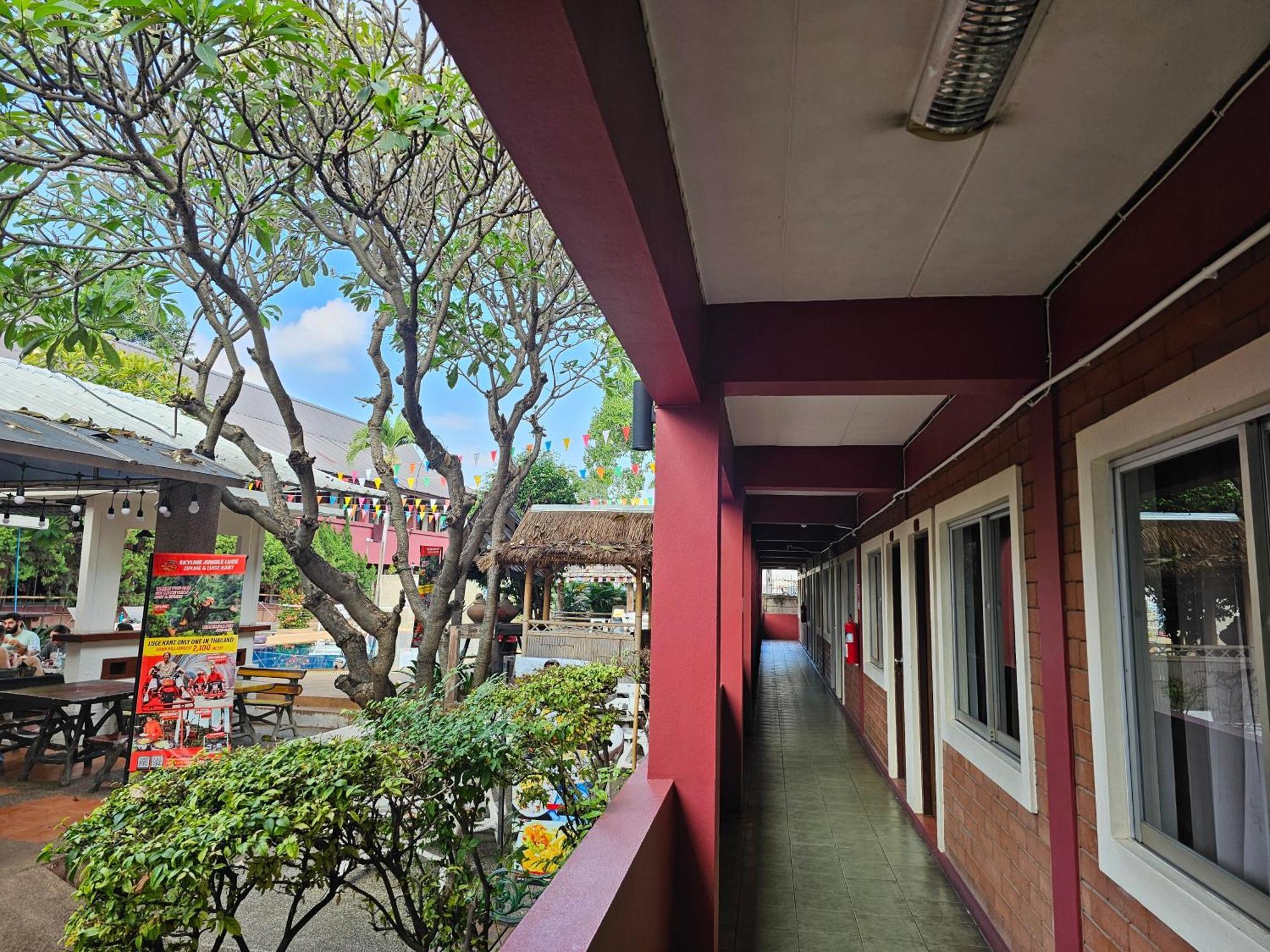 Red Brick Hostel Τσιάνγκ Μάι Εξωτερικό φωτογραφία